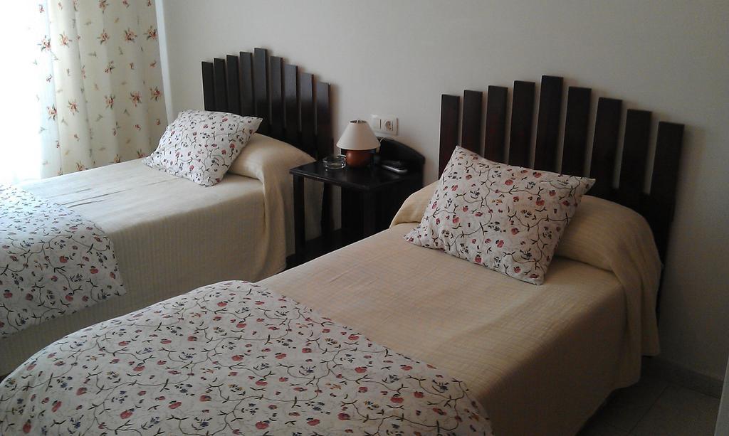 Pension Residencia Minones Baio  Стая снимка